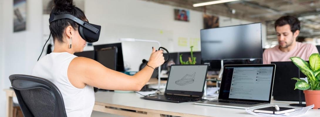 employee uses virtual reality