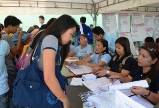 The Labour Day Jobs Fair in Leyte complements the emergency employment programme to promote local employment and sustainable livelihoodsPhotography Karen Lapitan / ILO 2014